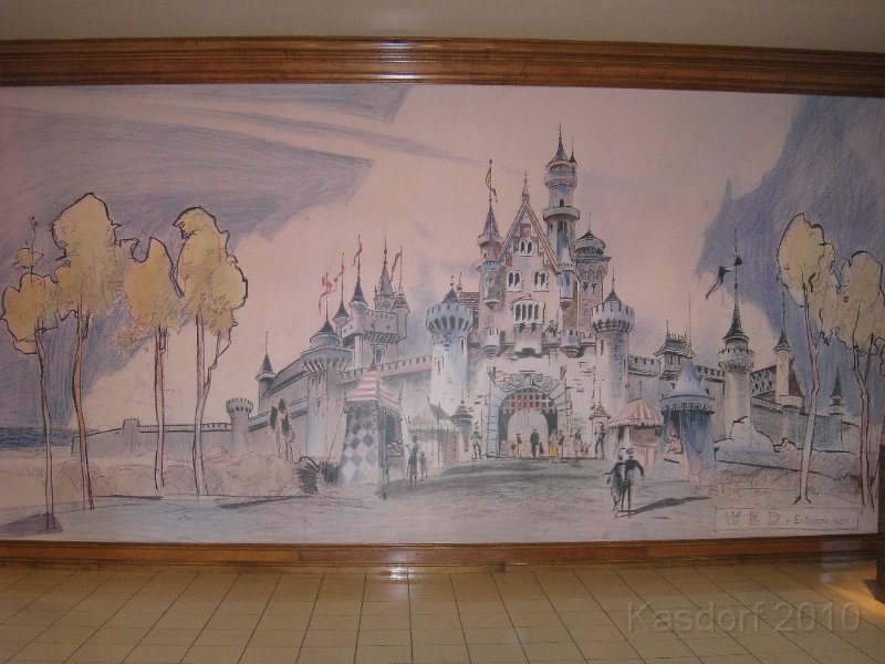 Disneyland 2010 HM Expo 0180.JPG - ... so I will quit, but not until I write "Murals at the hotel".